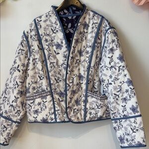 Floral Quilted Jacket in White & Navy reversible size large
